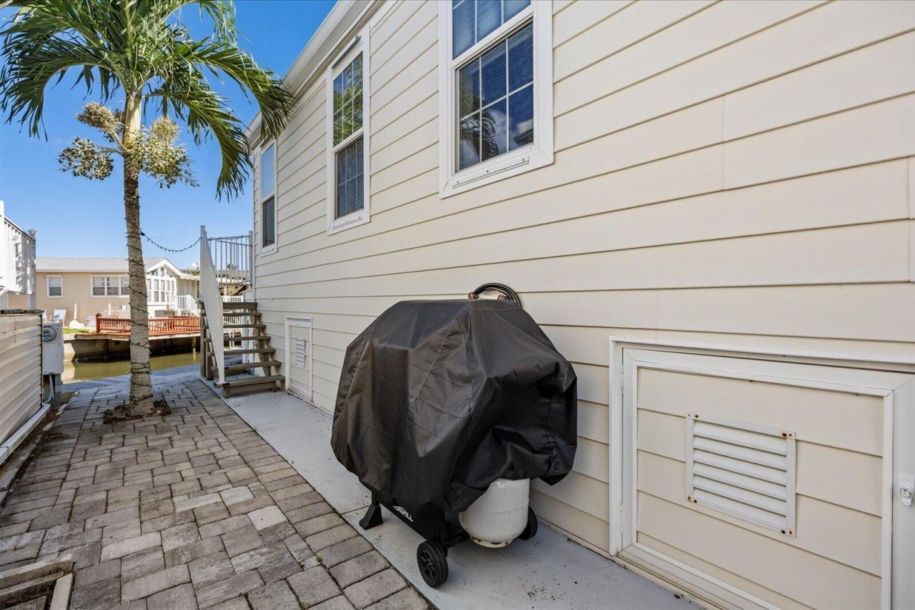 1092 Nettles Boulevard, Jensen Beach, FL 34957 Photo