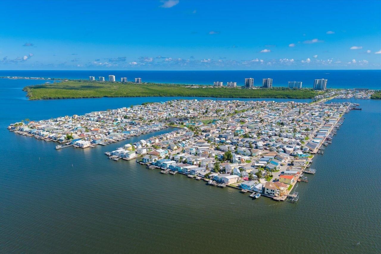 1092 Nettles Boulevard, Jensen Beach, FL 34957 Photo