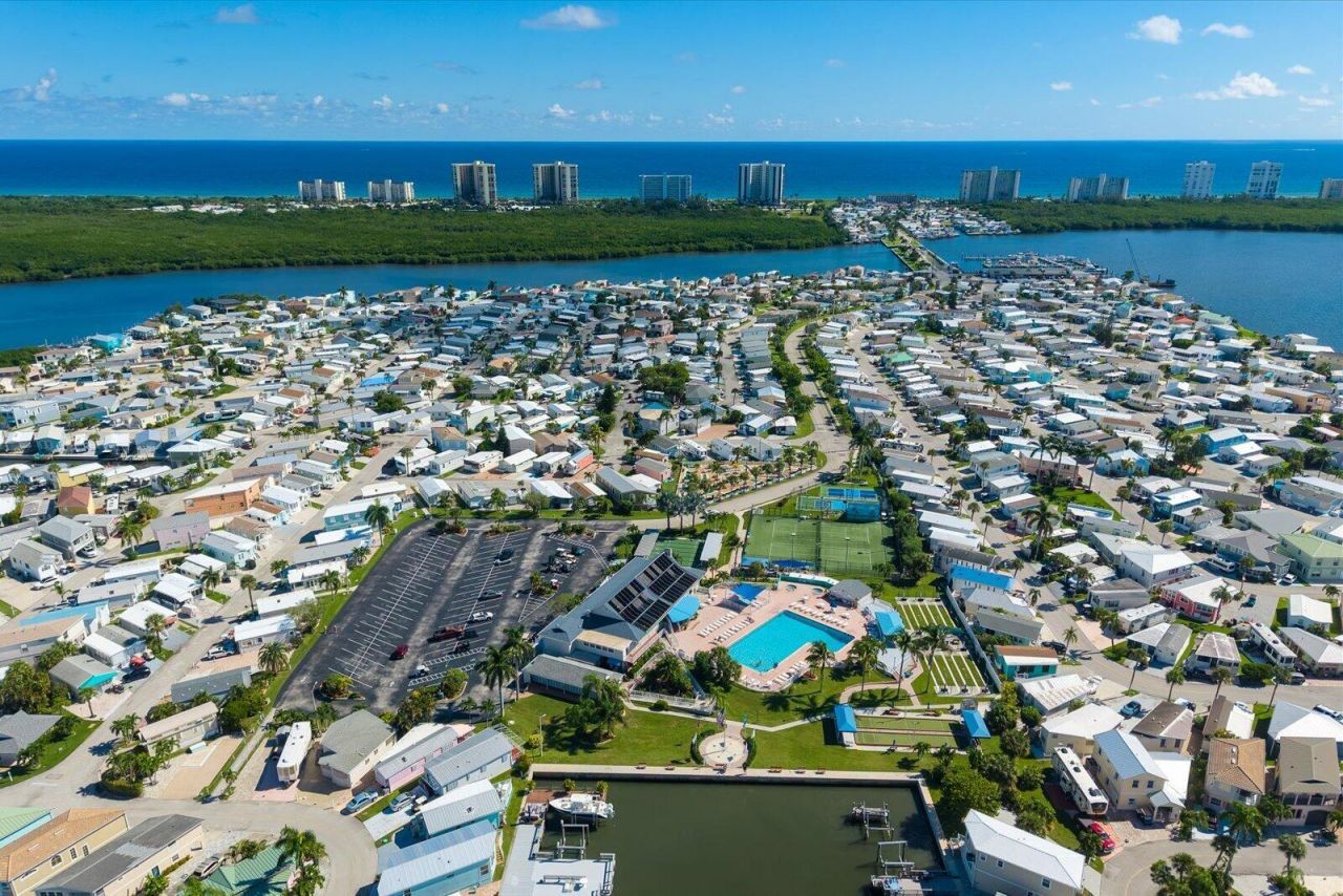 1092 Nettles Boulevard, Jensen Beach, FL 34957 Photo