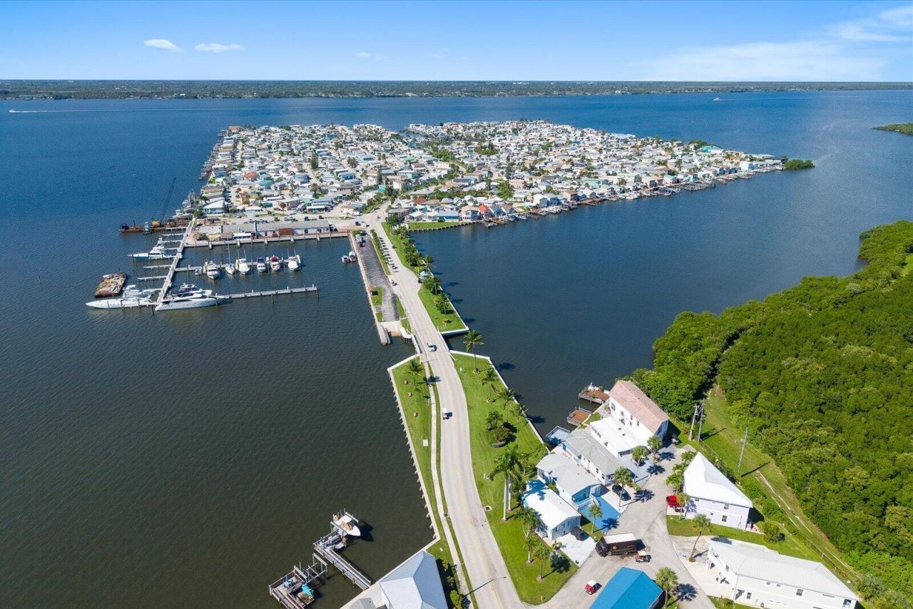 1092 Nettles Boulevard, Jensen Beach, FL 34957 Photo