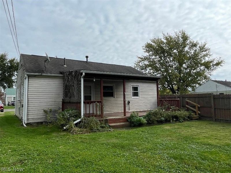 1933 Bollinger Avenue NE, Canton, OH 44705 Photo 2