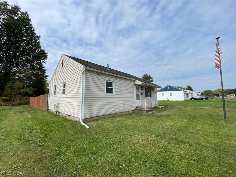 1933 Bollinger Avenue NE, Canton, OH 44705 Photo 3