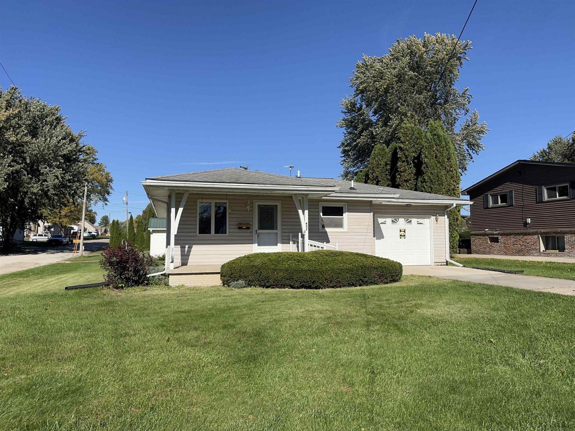 402 2nd Ave. Ne, Waukon, IA 52172 Main Photo