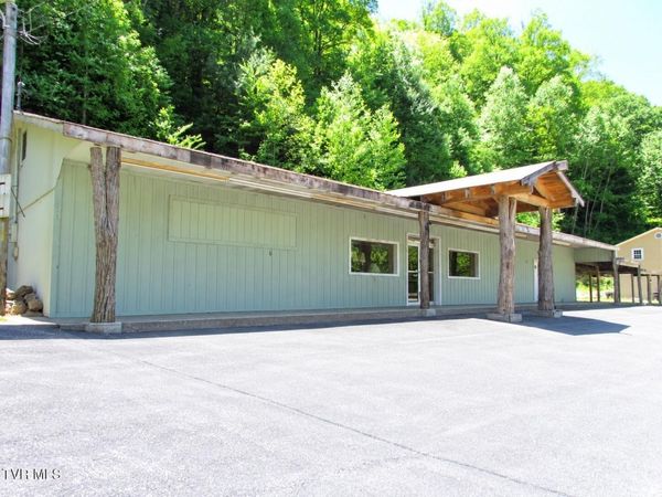 7480 Highway 19e, Roan Mountain, TN 37687
