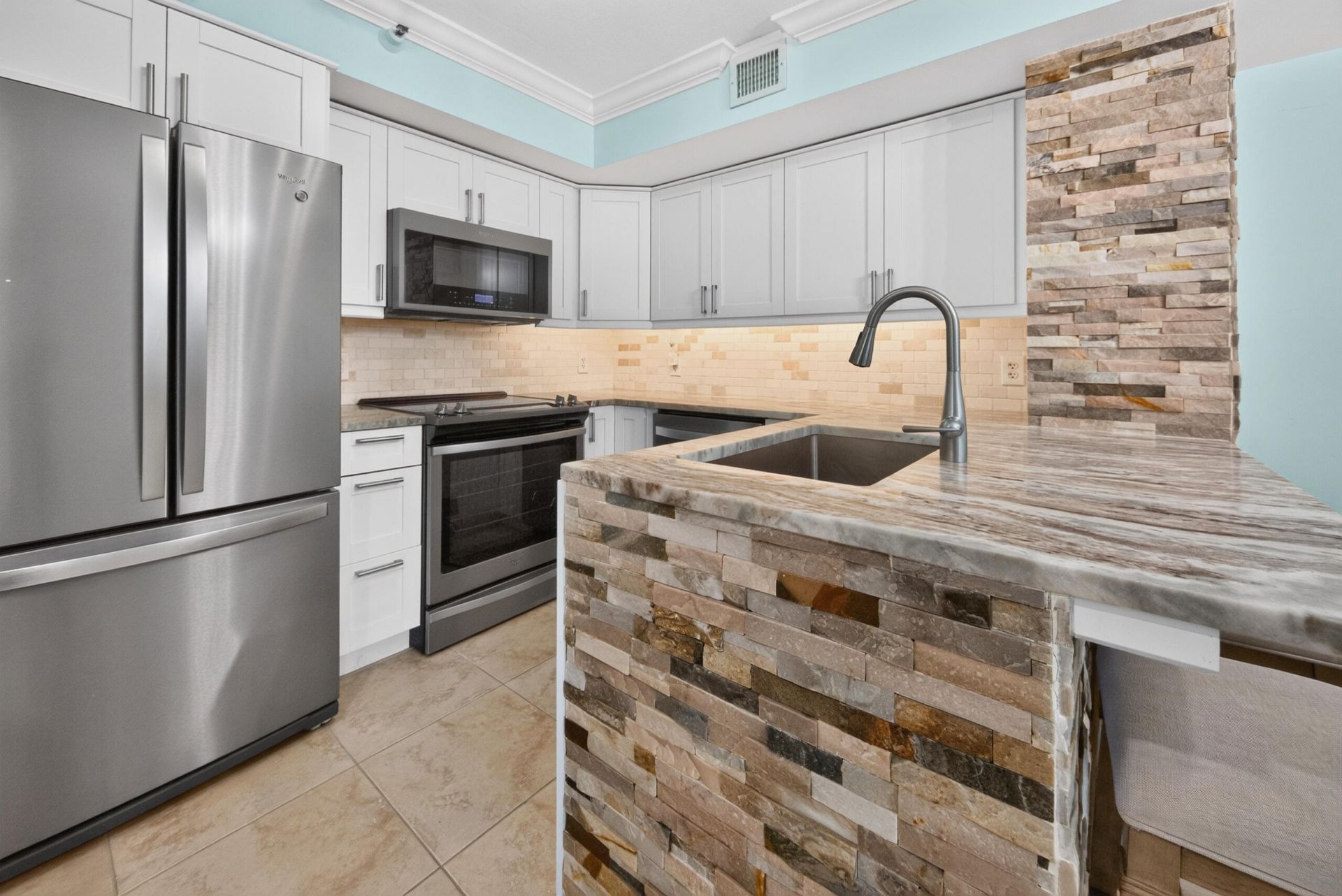131 Yacht Club Way, Unit 109, Hypoluxo, FL 33462 Photo