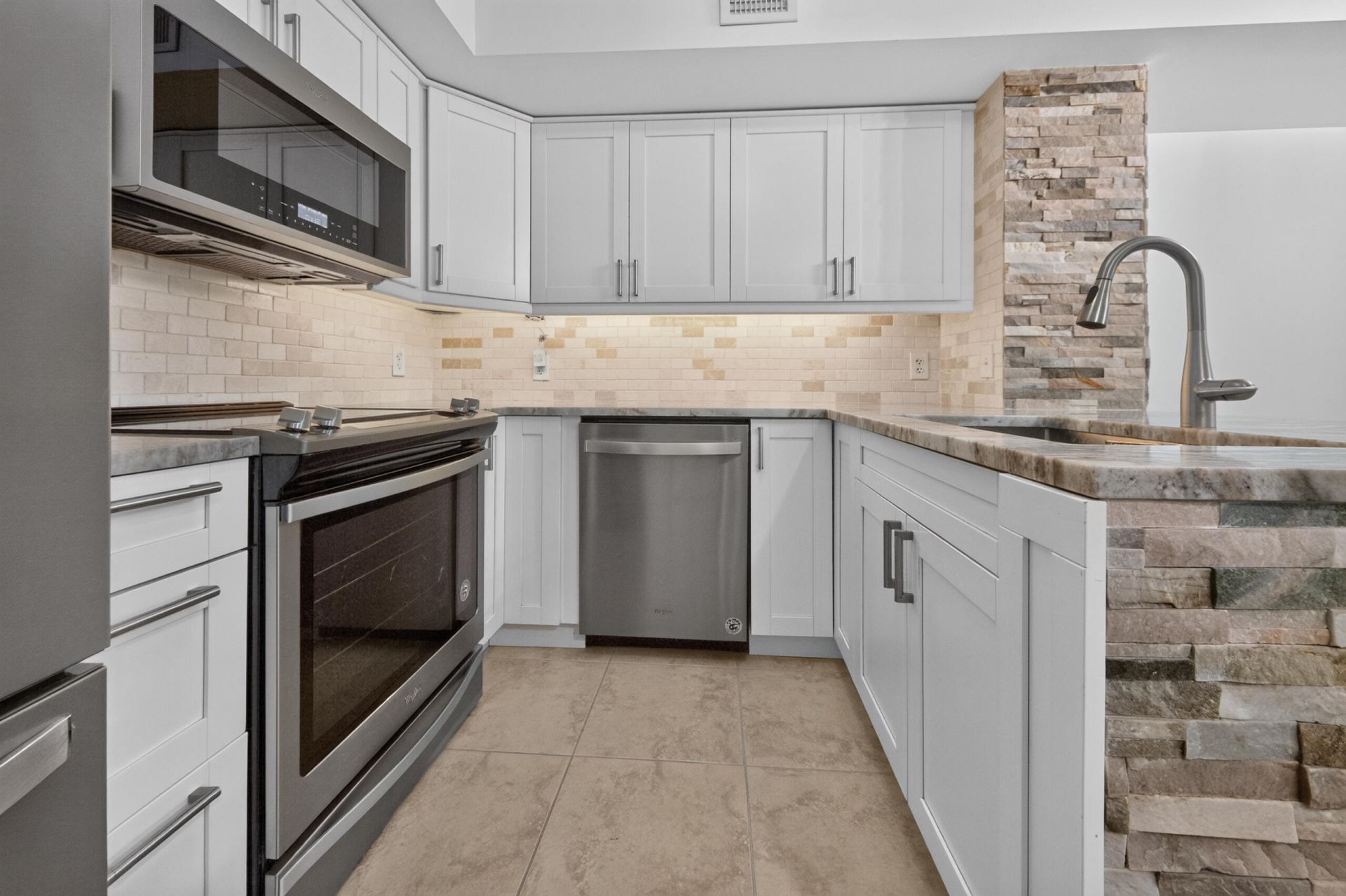 131 Yacht Club Way, Unit 109, Hypoluxo, FL 33462 Photo
