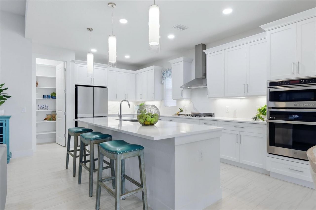1104 Waterline Court, Sarasota, FL 34240 Photo