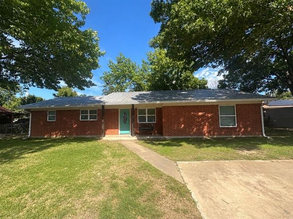106 California Street, Saint Jo, TX 76265