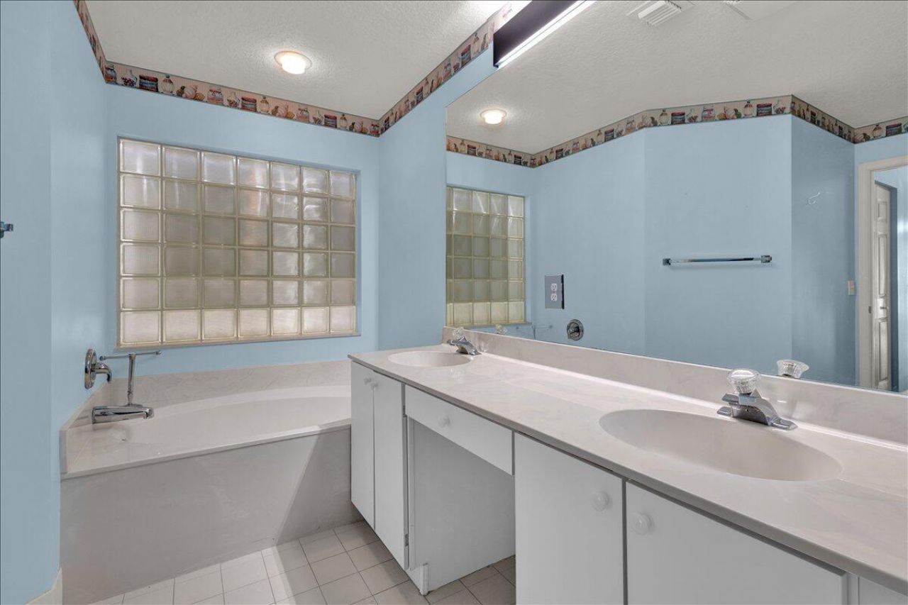 7119 SE Twin Oaks Circle, Stuart, FL 34997 Photo