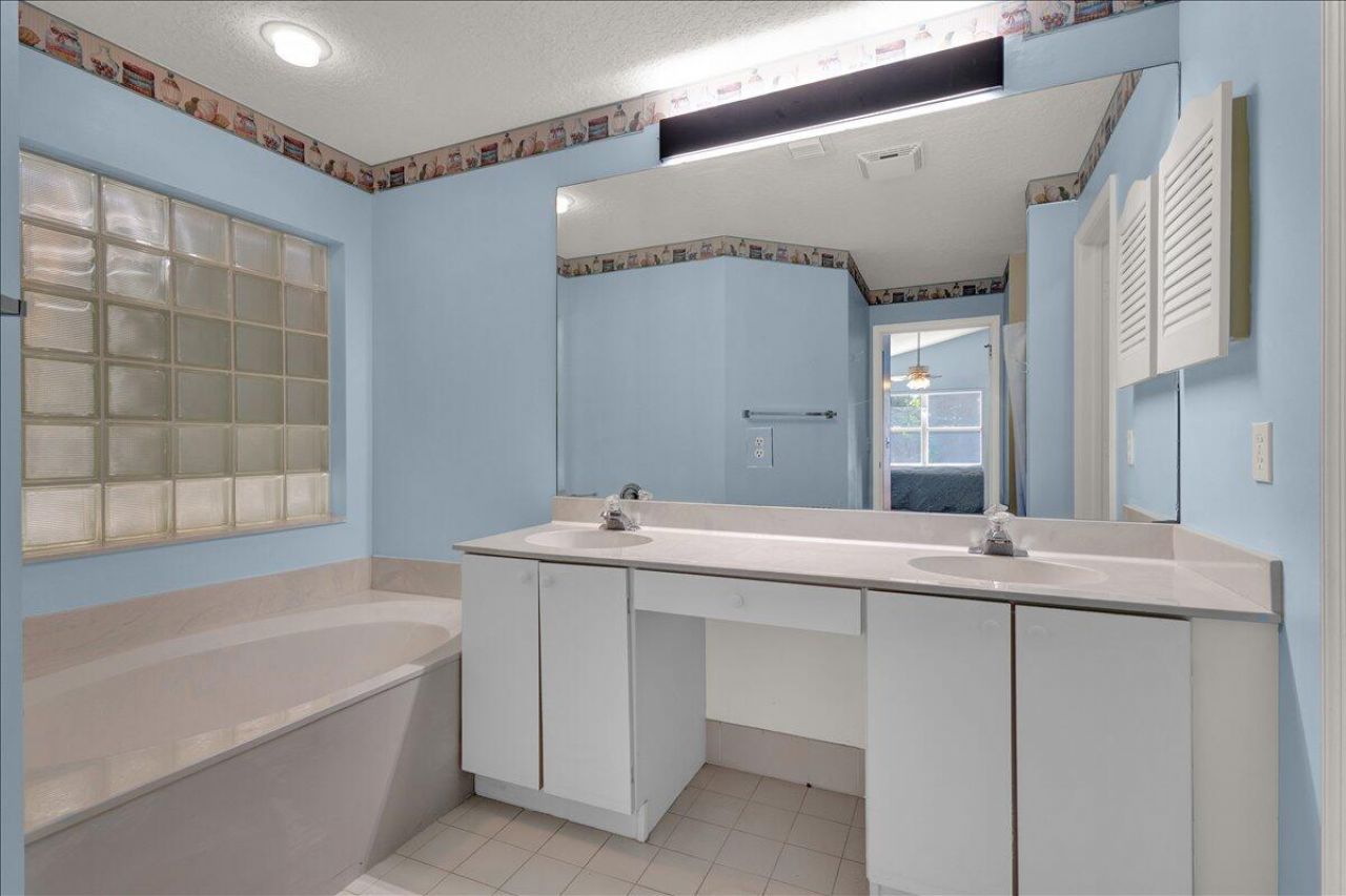 7119 SE Twin Oaks Circle, Stuart, FL 34997 Photo