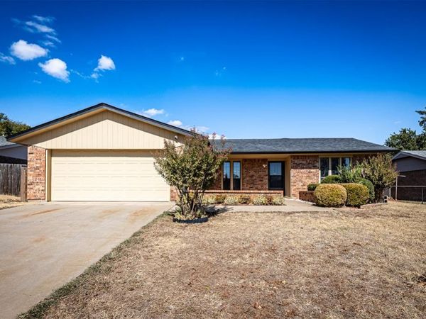 7911 NW Echo Road, Lawton, OK 73505