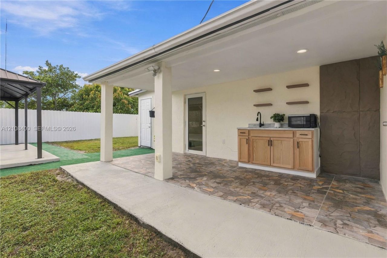 2551 SW 53rd Ave, West Park, FL 33023 Photo