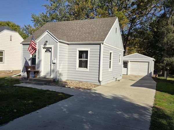 1214 S Glendale Ave, Sioux Falls, SD 57104