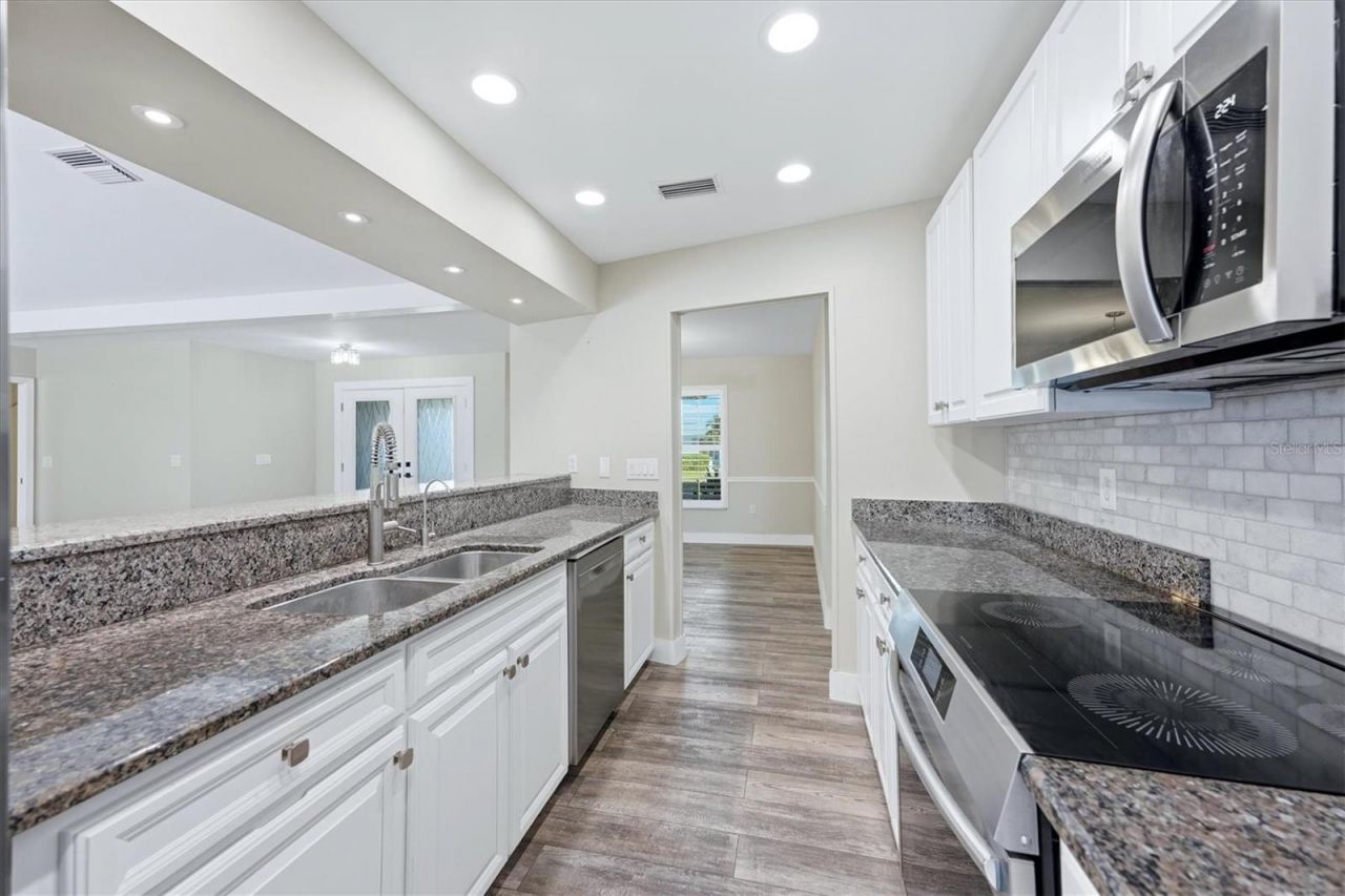 6993 Country Lakes Circle , Sarasota, FL 34243 Photo