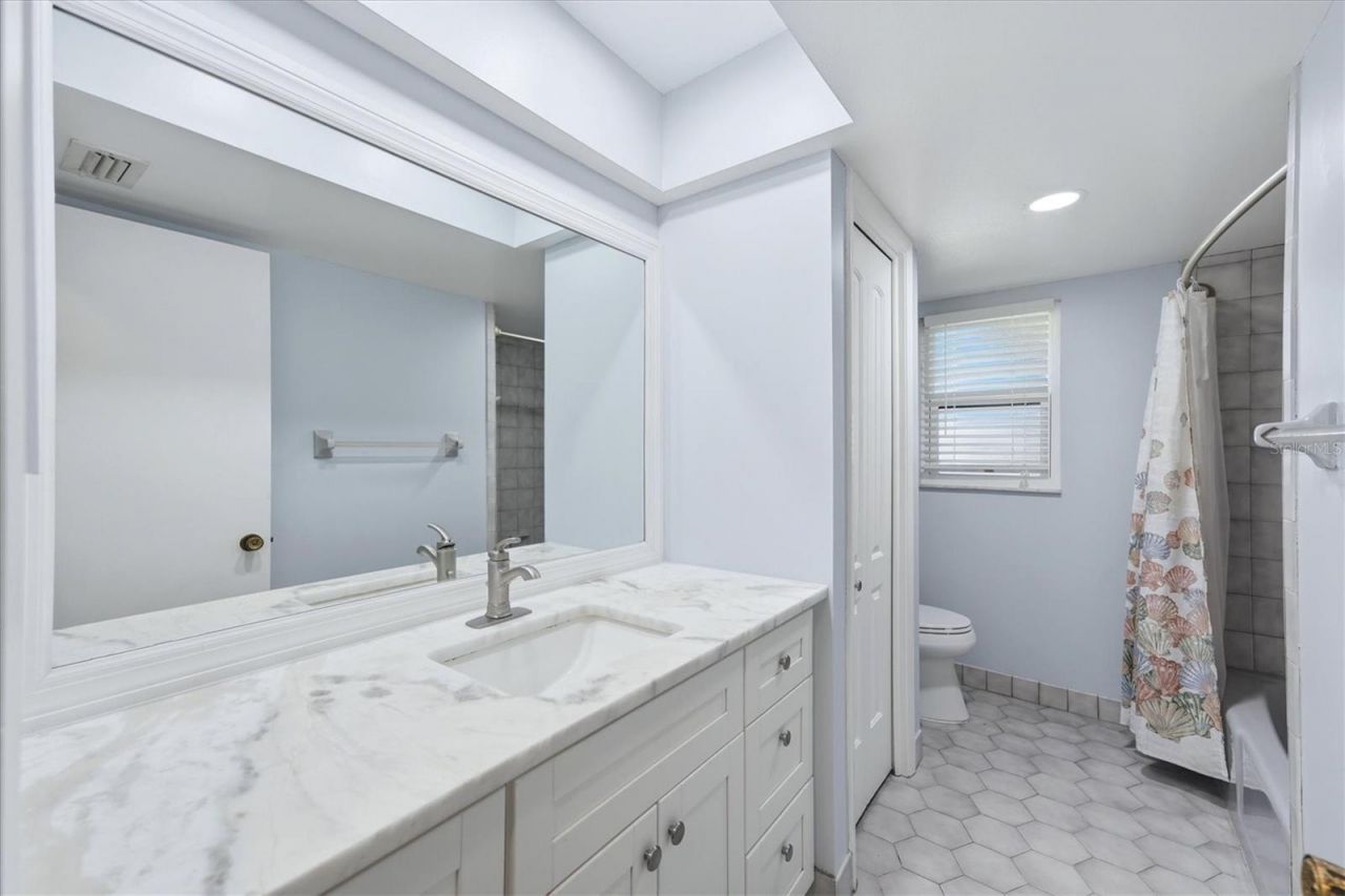 6993 Country Lakes Circle , Sarasota, FL 34243 Photo