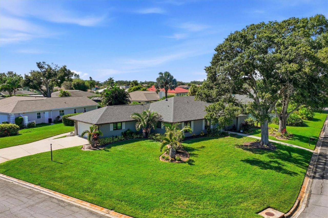 6993 Country Lakes Circle , Sarasota, FL 34243 Photo