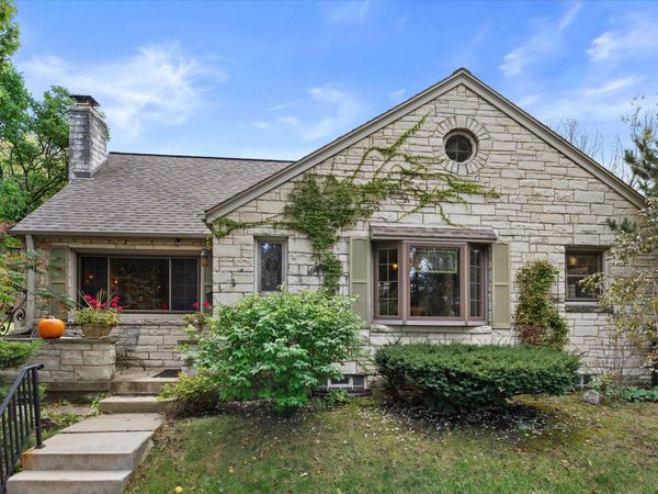 5700 W Rita Dr, West Allis, WI 53219