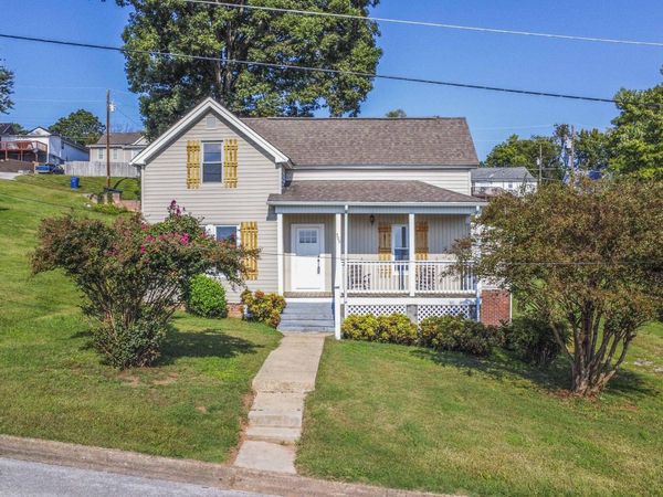 509 W 3rd Ave, Lenoir City, TN 37771