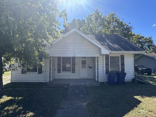 906 E Summers Street , West Frankfort, IL 62896