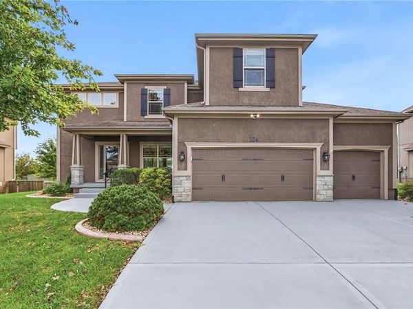 104 SW Shores Drive, Blue Springs, MO 64064