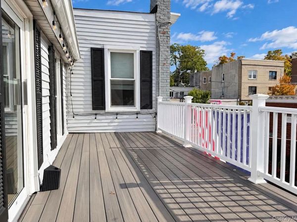 2076 Boston Post Road, Unit 2nd fl-fro, Larchmont, NY 10538
