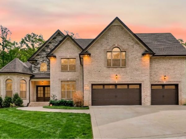 1689 Double R Blvd , Clarksville, TN 37042