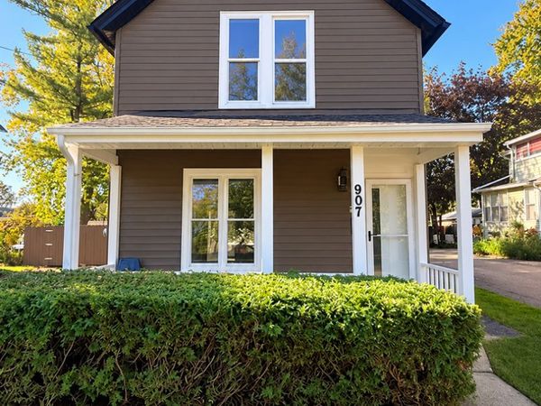 907 PORTER Street, Waukegan, IL 60085