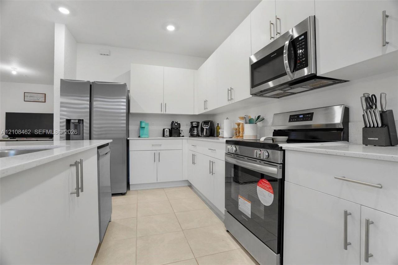 15959 SW 2nd St, Pembroke Pines, FL 33027 Photo