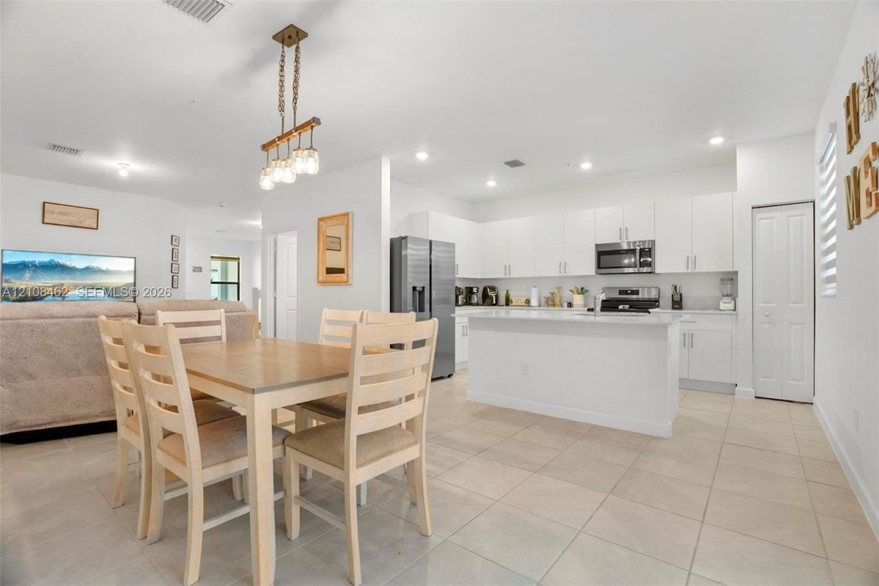 15959 SW 2nd St, Pembroke Pines, FL 33027 Photo