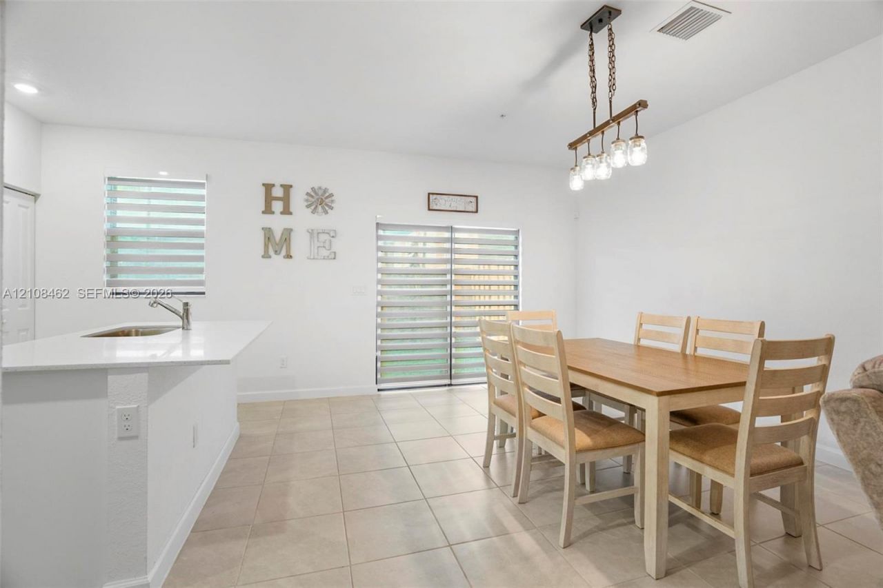 15959 SW 2nd St, Pembroke Pines, FL 33027 Photo