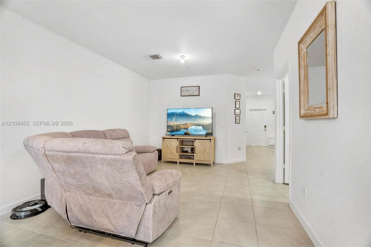 15959 SW 2nd St, Pembroke Pines, FL 33027 Photo