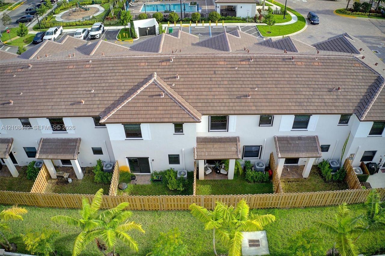 15959 SW 2nd St, Pembroke Pines, FL 33027 Photo