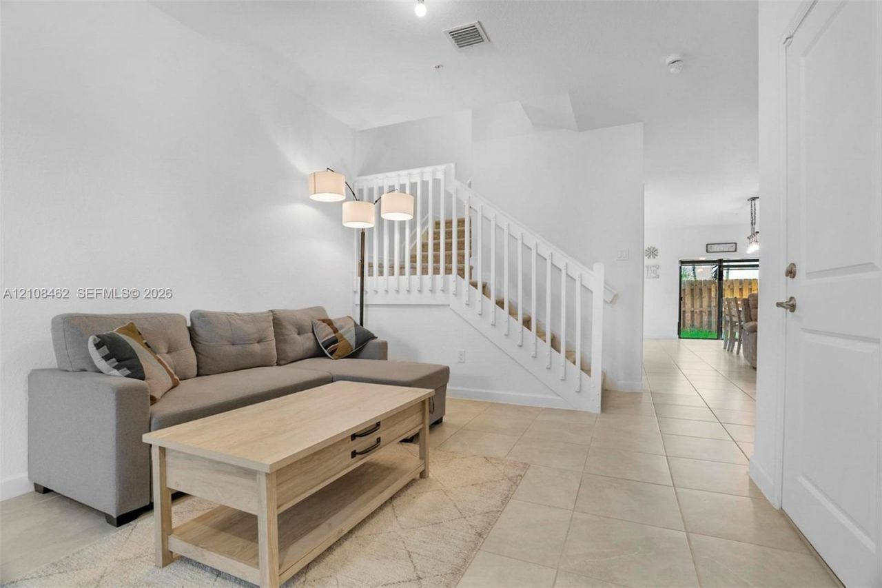 15959 SW 2nd St, Pembroke Pines, FL 33027 Photo