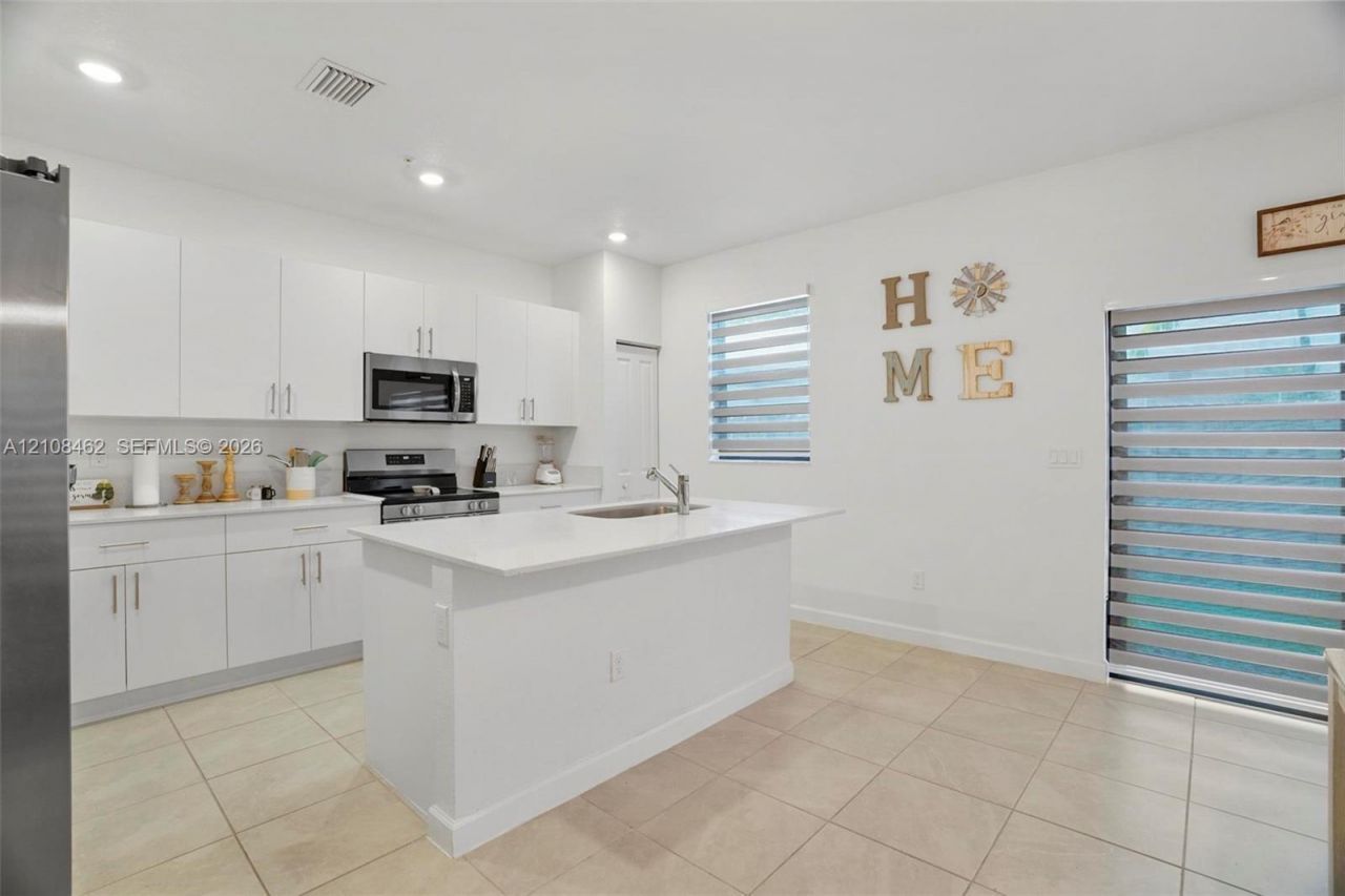 15959 SW 2nd St, Pembroke Pines, FL 33027 Photo