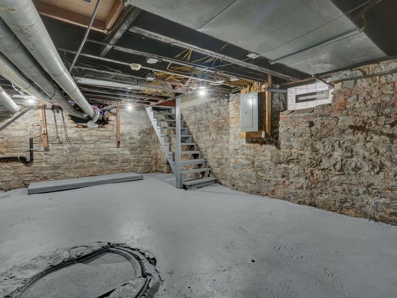 408 W 1st Avenue, Columbus, OH 43201 Photo 22