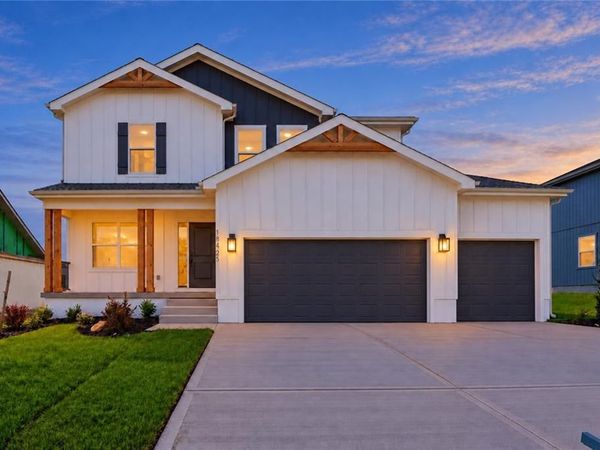 18425 W 195th Street, Spring Hill, KS 66083