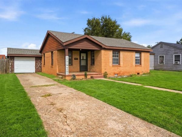 1021 E Walnut Street, Altus, OK 73521