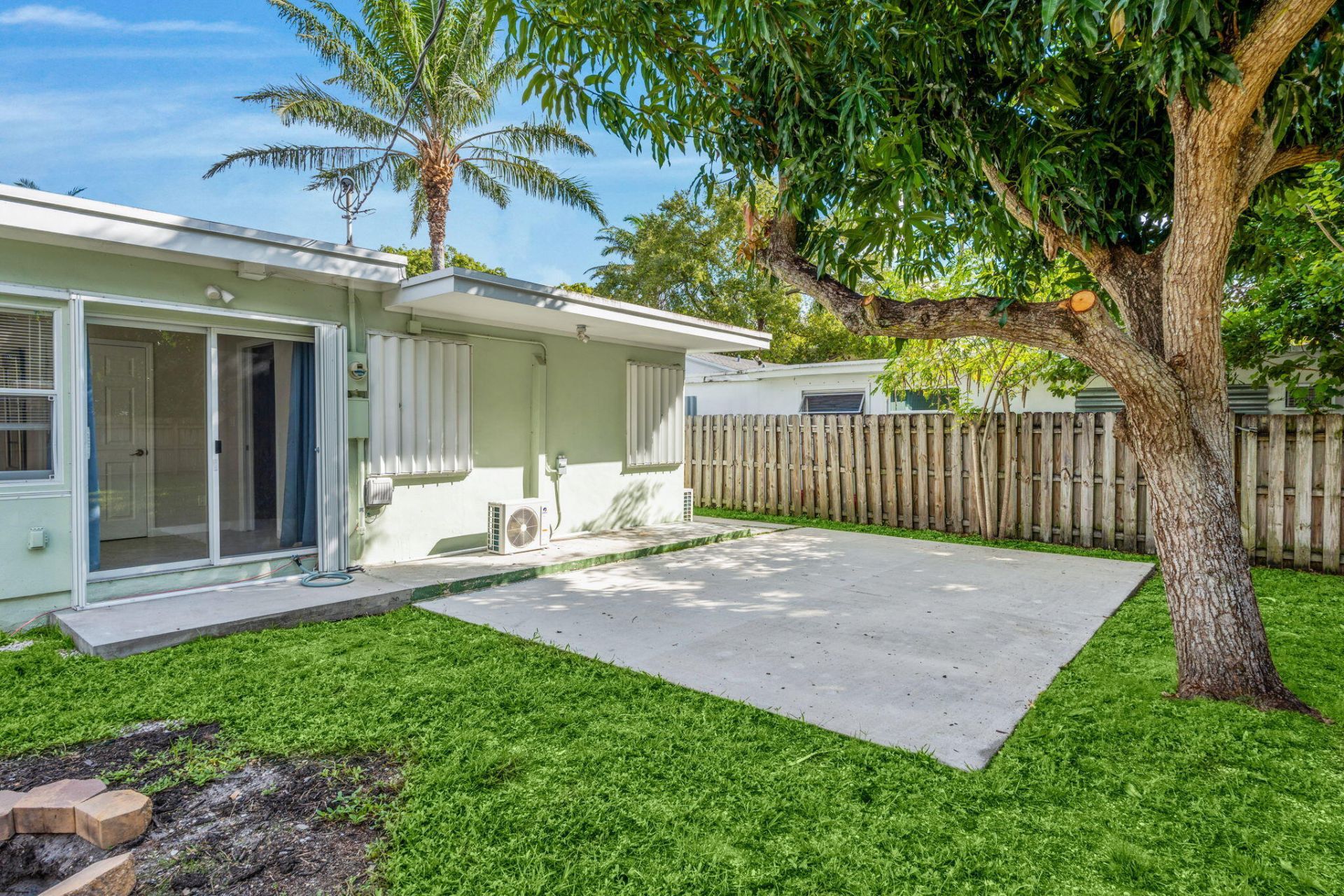 128 E Central Boulevard, Lantana, FL 33462 Photo