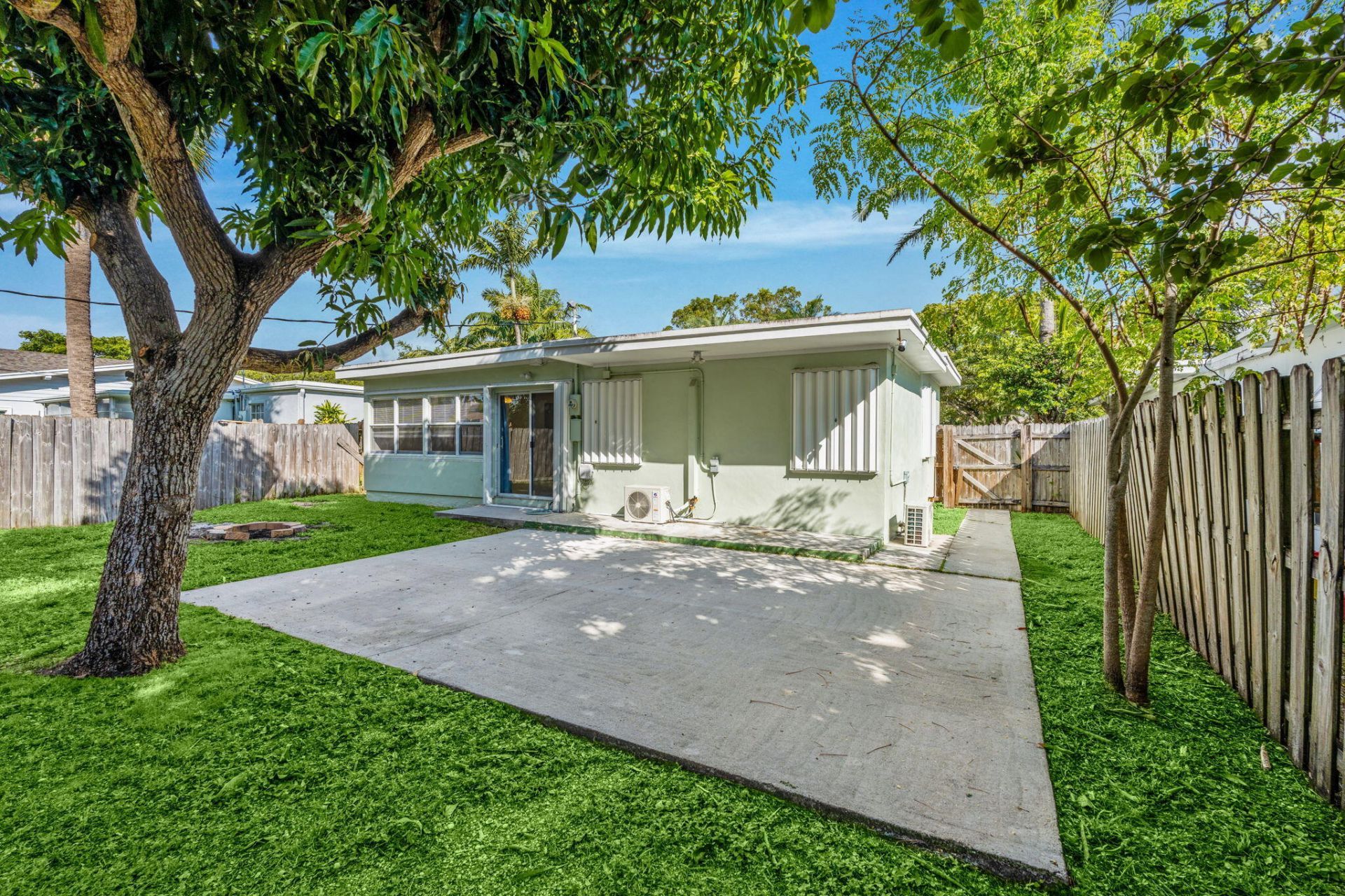 128 E Central Boulevard, Lantana, FL 33462 Photo