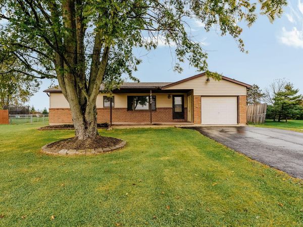 7649 White Oak Road NE, Bloomingburg, OH 43106