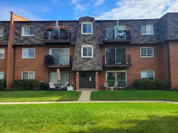 9356 Bay Colony Drive, Unit 2N, Des Plaines, IL 60016