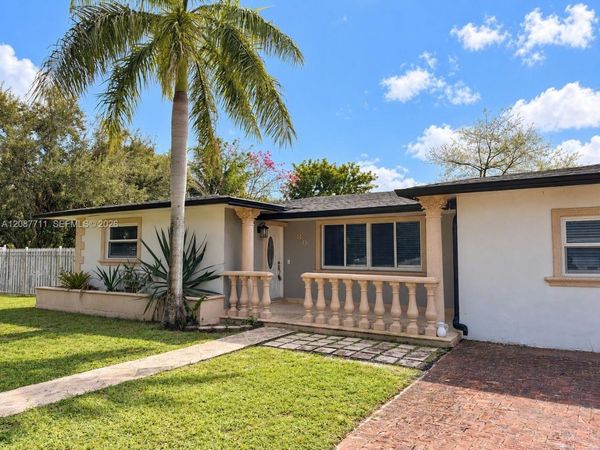 80 NE 162nd St , Miami, FL 33162
