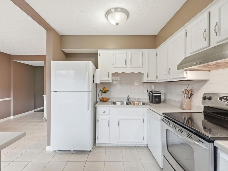 495 Clairbrook Avenue , Unit JG5, Columbus, OH 43228 Photo 12