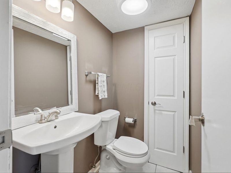495 Clairbrook Avenue , Unit JG5, Columbus, OH 43228 Photo 15