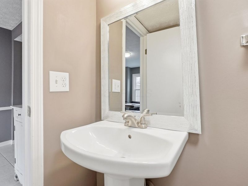 495 Clairbrook Avenue , Unit JG5, Columbus, OH 43228 Photo 16