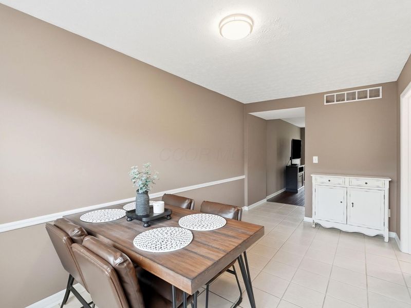 495 Clairbrook Avenue , Unit JG5, Columbus, OH 43228 Photo 9