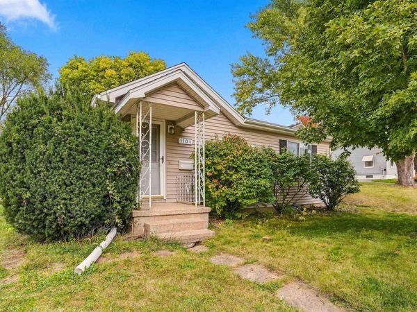 1104 Madison Street, Cedar Falls, IA 50613