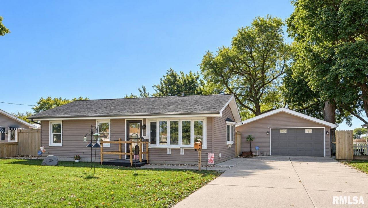 1864 Newcomer Drive, Galesburg, IL 61401 Main Photo