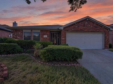 2832 Trailhouse Drive, Dallas, TX 75237