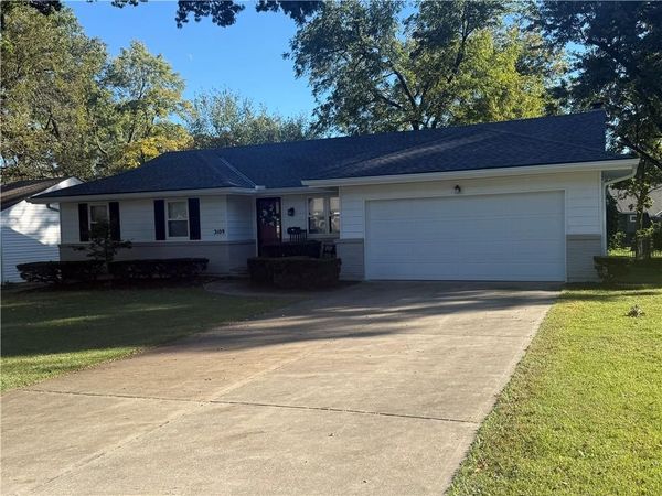 3109 W 79th Terrace, Prairie Village, KS 66208
